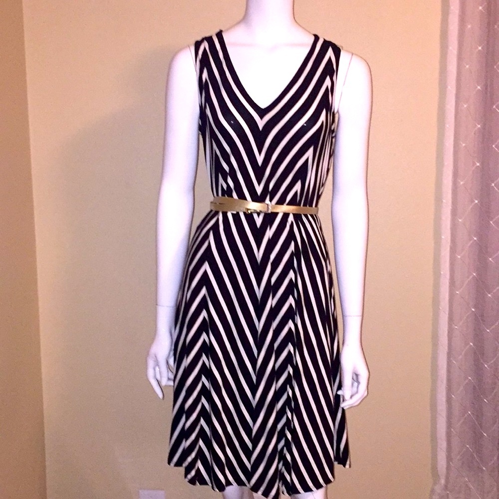 NWT, Chelsea &Theodore Women dress size S